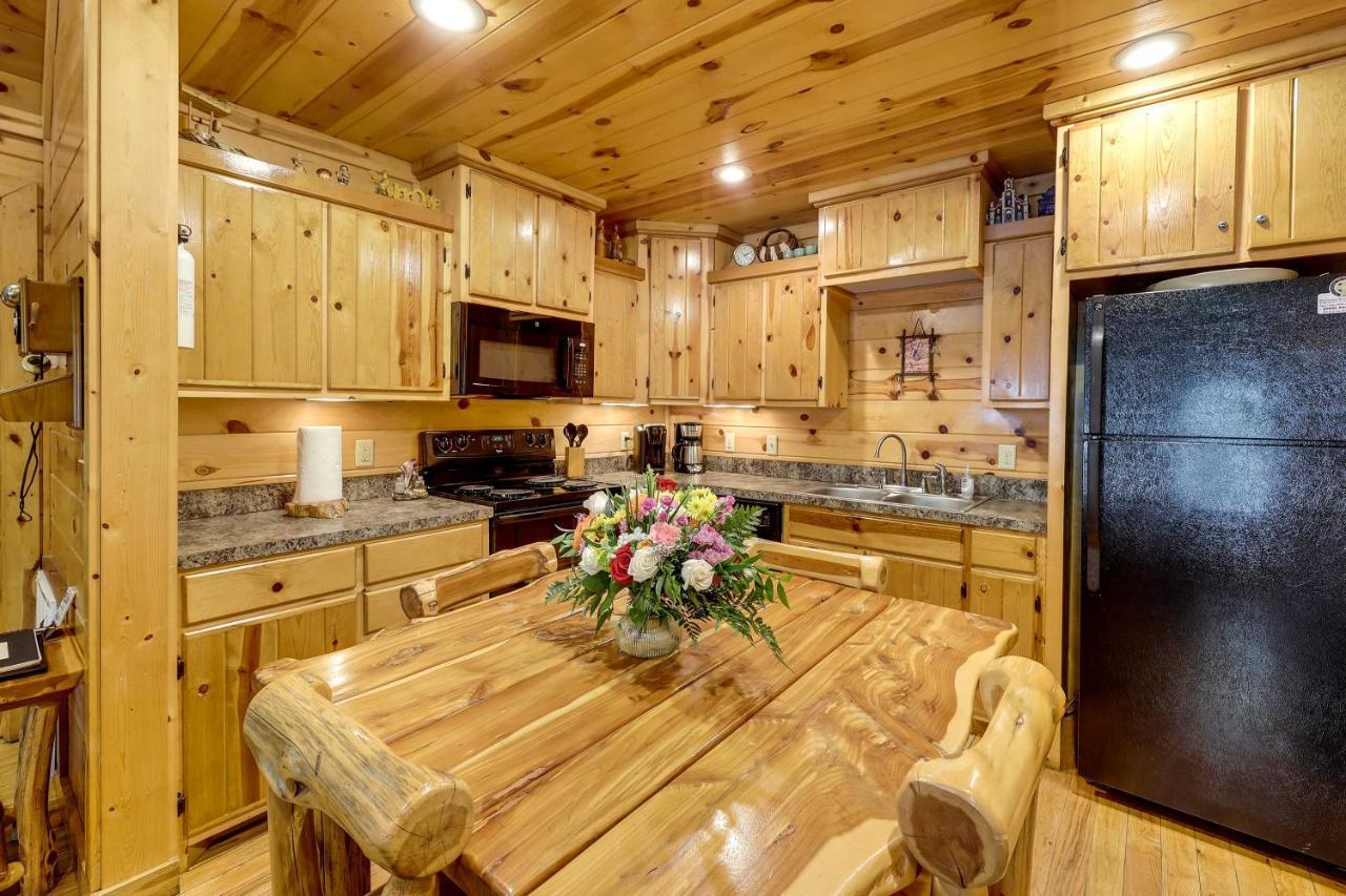 Broken Bow Rental Cabin With Hot Tub And Bar Экстерьер фото