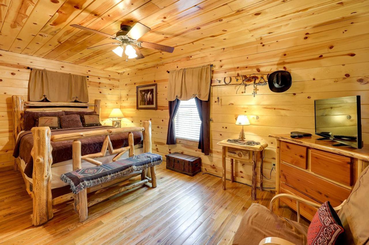 Broken Bow Rental Cabin With Hot Tub And Bar Экстерьер фото