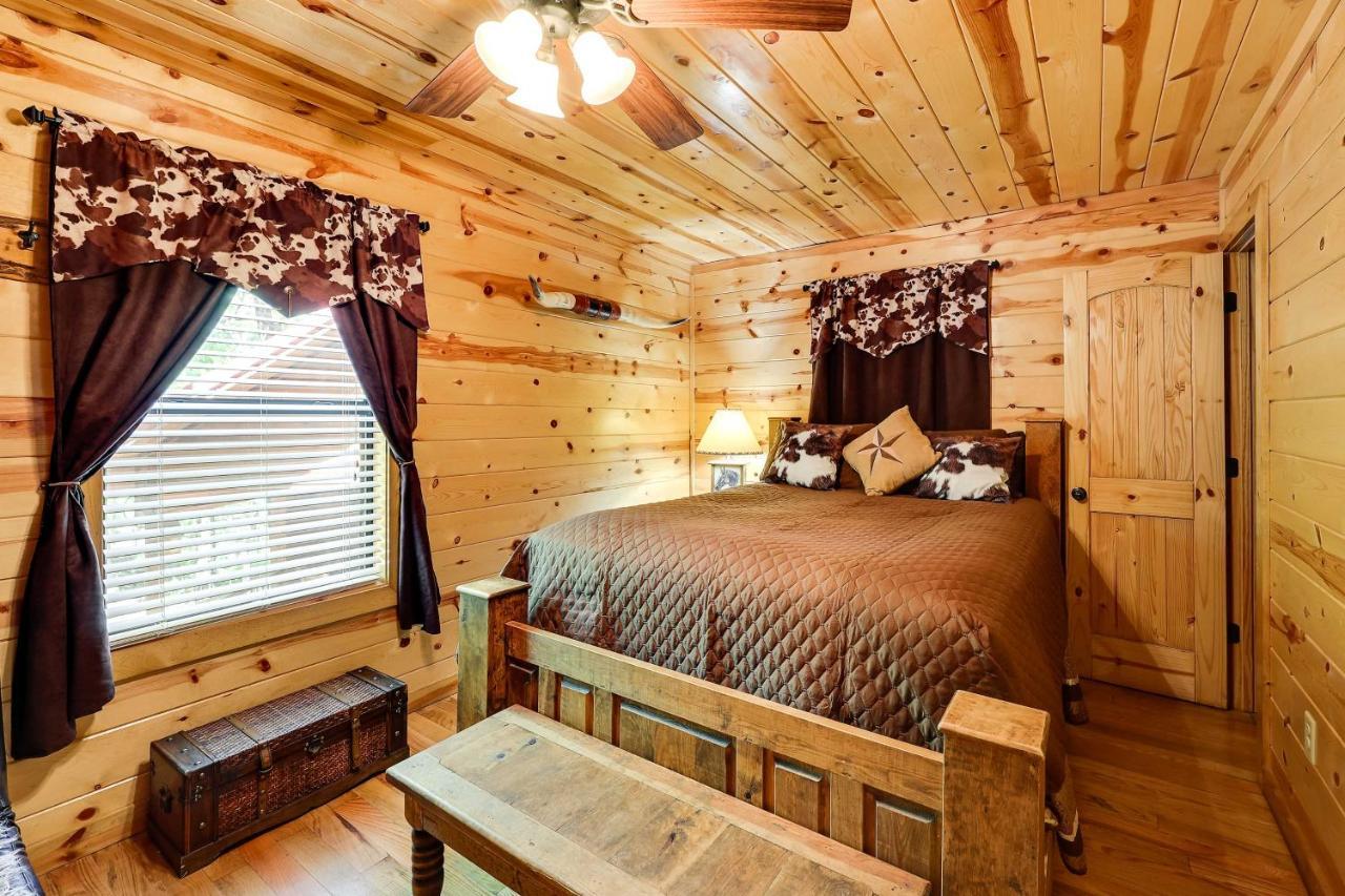 Broken Bow Rental Cabin With Hot Tub And Bar Экстерьер фото